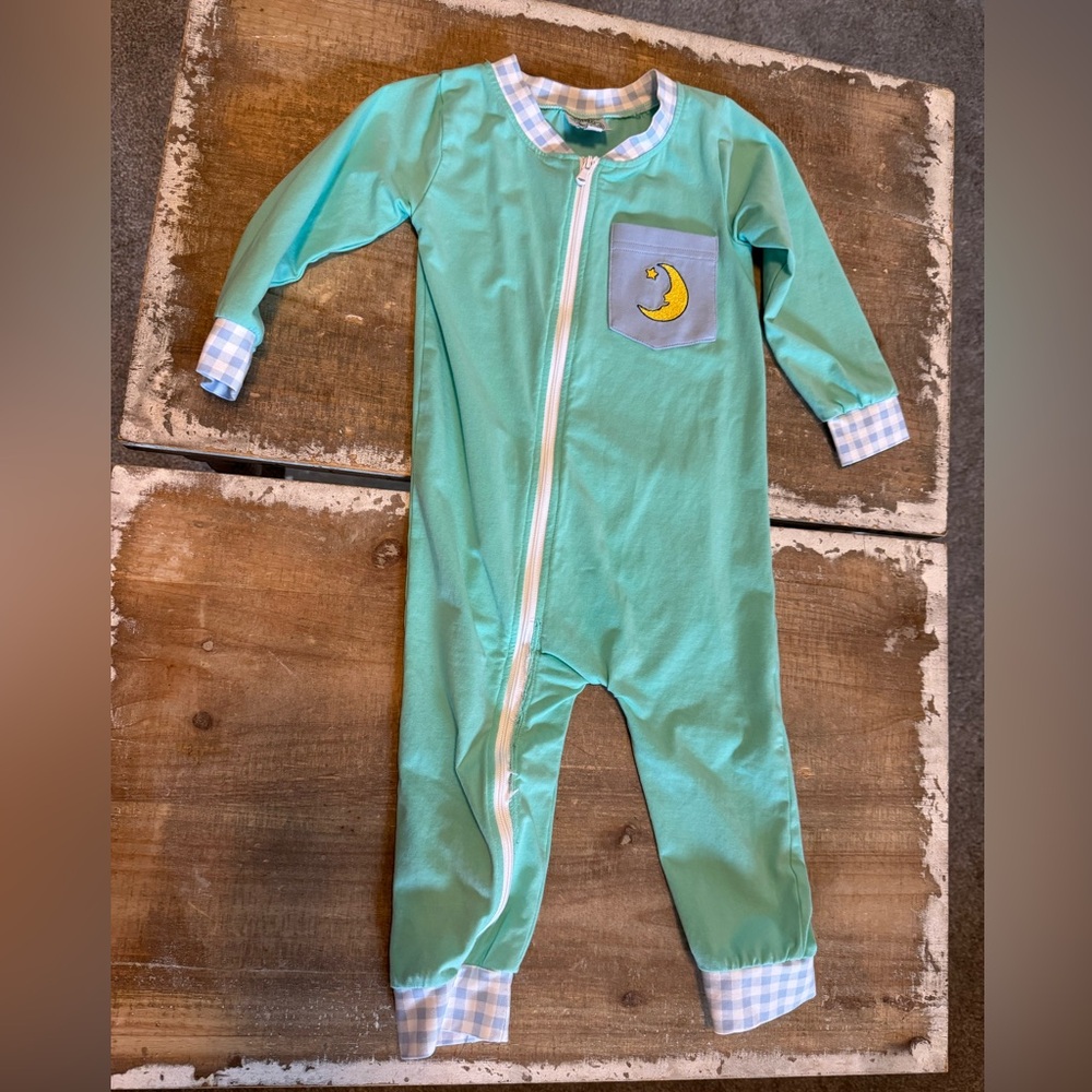 Love you to the Moon and Back Mint Green Pajamas Button flap booty 24m 24 months